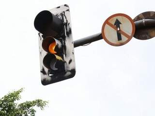 Motoristas que avançar o sinal com radar, das 0h às 5h, não serão multados a partir de hoje (Foto: Marcos Ermínio) 