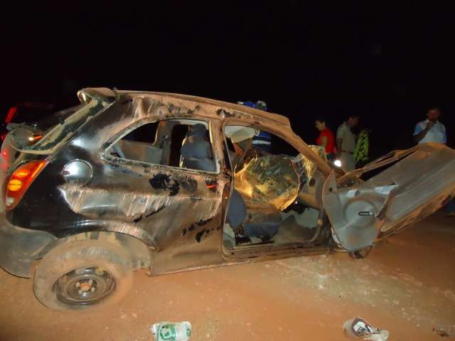 Ve&iacute;culo capota, mata um e deixa quatro pessoas gravemente feridas em Coxim