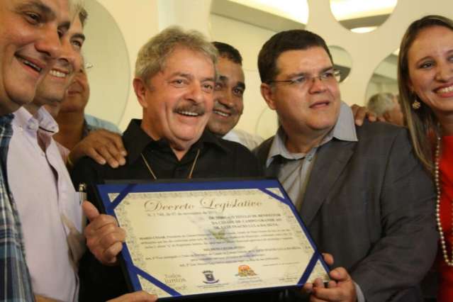Com petistas e movimentos, Lula ouve agradecimentos e v&ecirc; Delc&iacute;dio se lan&ccedil;ar
