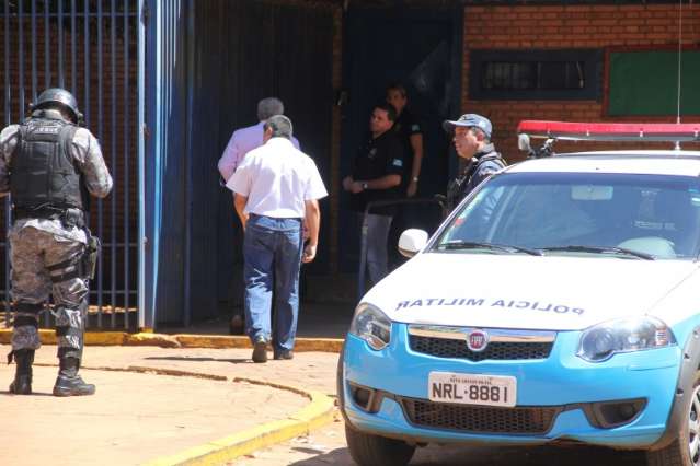 Choque usa bomba de efeito moral durante varredura em pres&iacute;dio