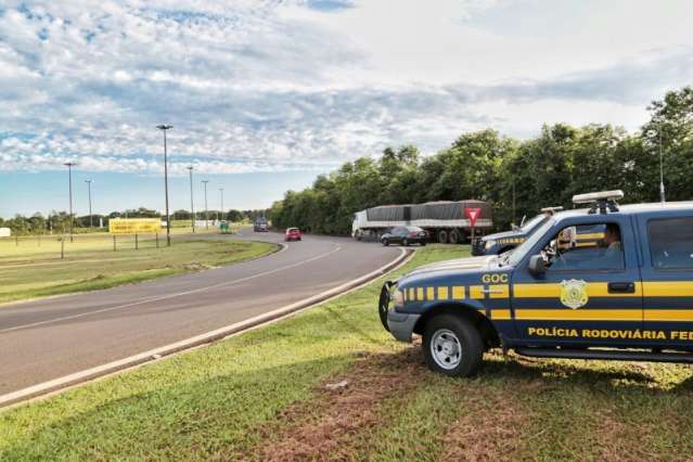 Impasse com PRF e pouca ades&atilde;o frustram protesto de caminhoneiros