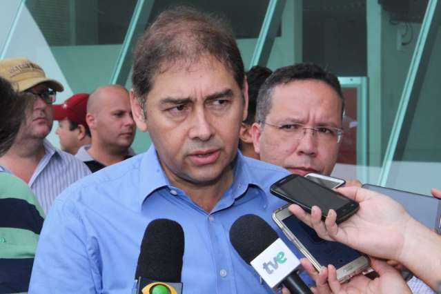 Reajuste dos servidores agora depende da C&acirc;mara Municipal, diz prefeito