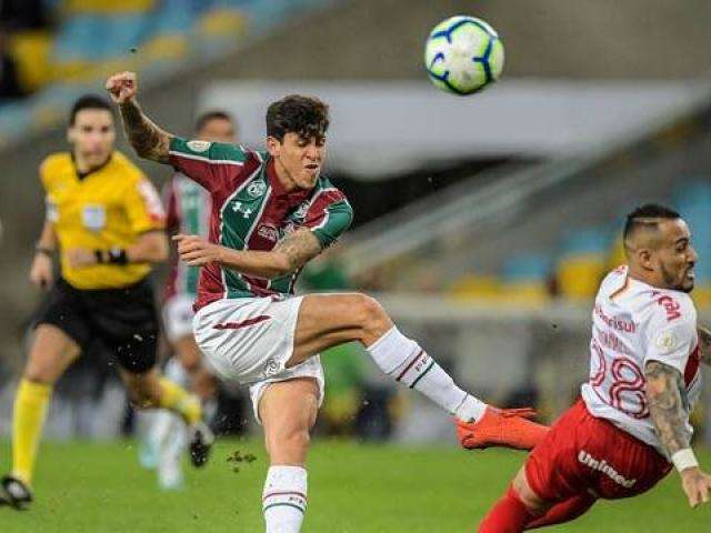 Com gol contra, Fluminense vence o Inter por 2 a 1 e deixa zona de rebaixamento