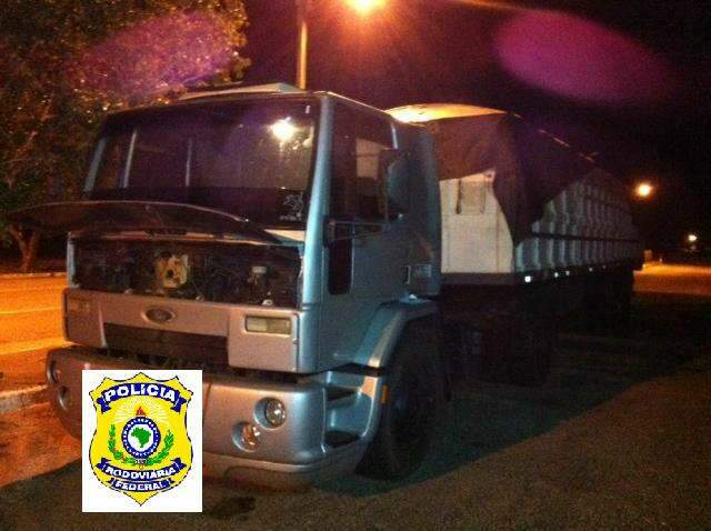  Dois s&atilde;o presos com 110,5 quilos de coca&iacute;na em carga de sal a granel