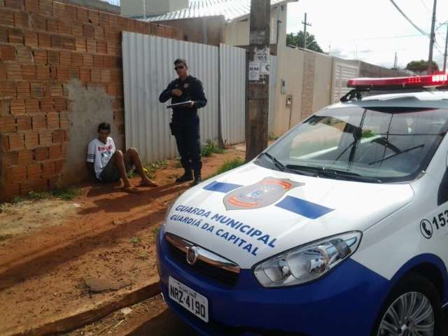 Guarda Municipal prende ladr&atilde;o que roubou acad&ecirc;mico em ponto de &ocirc;nibus