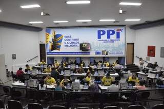 Central onde está sendo negociado o IPTU. (Foto: Marcelo Calazans)
