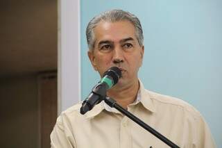 Governador participa da posse do conselheiro Waldir Neves, como presidente do TCE (Foto: Marcos Ermínio)