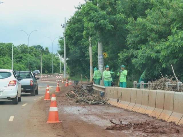 Com previs&atilde;o de mais chuva, equipes s&oacute; fazem limpeza em pontos cr&iacute;ticos