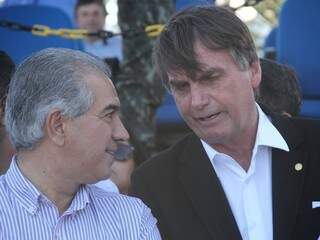 Reinaldo Azambuja (PSDB) e Jair Bolsonaro (PSL), durante agenda em Nioaque, em 13 de julho de 2017. (Foto: Marcos Ermínio/Arquivo).