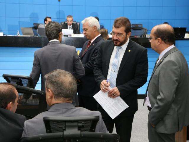 Deputados iniciam vota&ccedil;&otilde;es com dois projetos do governo estadual