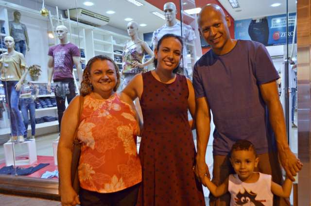 Rua 14 de Julho, em &eacute;poca de fim de ano, pede mais do que apenas compras