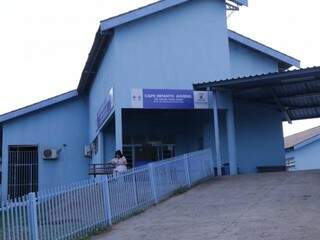 Atualmente, o município possui seis  Caps. Este fica no Bairro Guanandi e atende crianças e adolescentes  (Foto: Kisie Ainoã)
