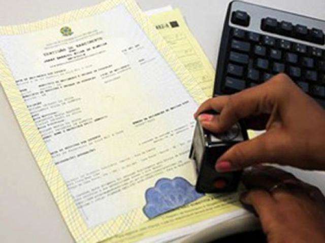 Consulta faz TJ autorizar ado&ccedil;&atilde;o de sobrenome por c&ocirc;njuge em uni&atilde;o est&aacute;vel