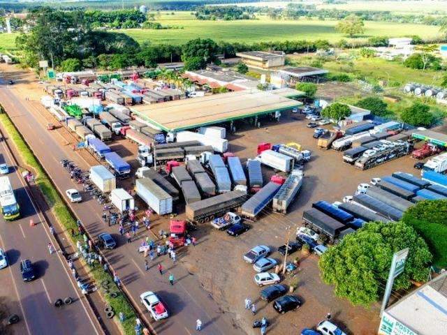 Movimento de caminhoneiros racha ap&oacute;s nove dias de protestos