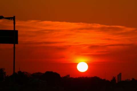 Dia amanhece com temperatura amena, mas calor segue intenso na Capital