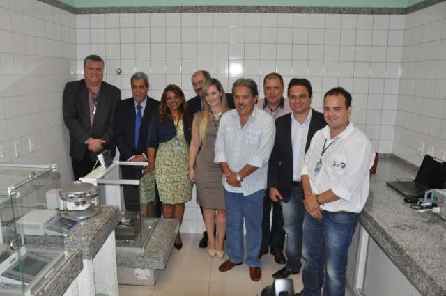 Andr&eacute; entrega laborat&oacute;rio que vai auxiliar na fiscaliza&ccedil;&atilde;o de produtos