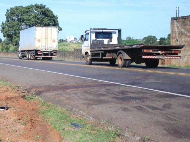 Colis&atilde;o entre duas picapes deixa dois mortos no anel rodovi&aacute;rio 