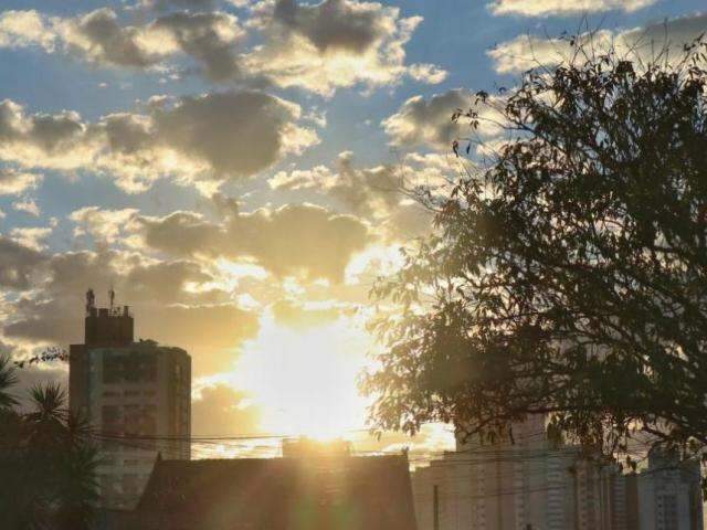 Domingo ser&aacute; de sol com baixa umidade relativa do ar e m&aacute;xima de 32&ordm;C