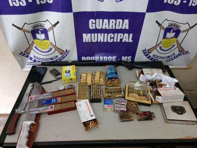 Grupo &eacute; flagrado com mais de 700 muni&ccedil;&otilde;es e diz que achou material em pescaria 