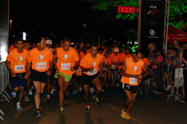  Corrida noturna re&uacute;ne mais de mil atletas em Campo Grande 