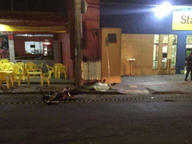 Motociclista morre e outros dois ficam feridos em colis&atilde;o na Rua da Divis&atilde;o 