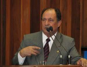 Deputado reafirma que DEM seguir&aacute; Azambuja em 2014