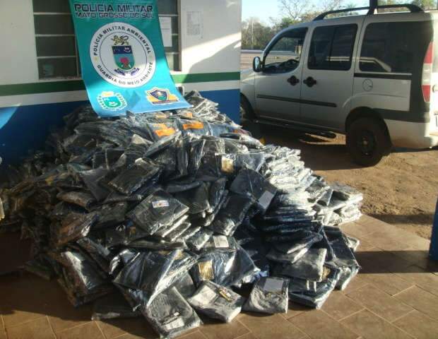  PMA flagra mais de meia tonelada de cal&ccedil;as jeans contrabandeada da Bol&iacute;via