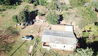 Foto feita com drone mostra sede da fazenda, em Aral Moreira (Foto: Divulgação)