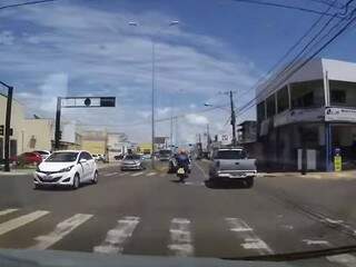 A moto seguia pela Avenida Júlio de Castilho. (Foto: Direto das ruas)