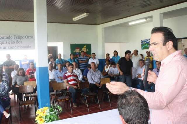 Emenda de R$ 80 mil viabiliza ar condicionado para tr&ecirc;s escolas de munic&iacute;pio