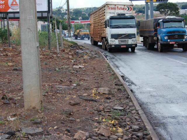  Agetran instala lombada eletr&ocirc;nica no meio da cal&ccedil;ada na Avenida Mascarenhas