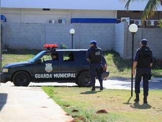 Guarda Municipal apreendeu adolescentes após vandalismo em escola na VIla Serradinho (Foto: Marina Pacheco)