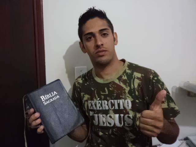 Morto por ci&uacute;mes, jovem frequentava igreja e "estava mudando de vida"