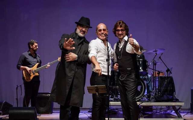 Banda fez tributo ao Bee Gees com super produ&ccedil;&atilde;o no dia 27 de janeiro