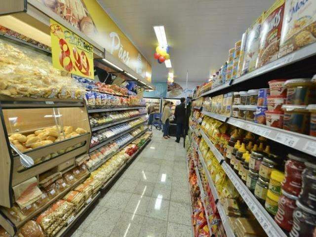 Em crise, consumidor reduz gasto at&eacute; com alimento e Capital tem 2&ordf; defla&ccedil;&atilde;o 