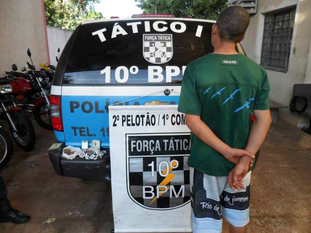  Adolescente vendia maconha e pasta base na Pra&ccedil;a do Taquarussu