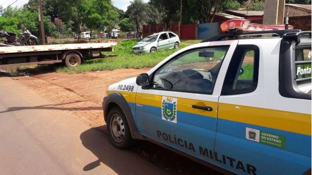 Motorista tenta ultrapassar 4 ve&iacute;culos, provoca acidente com morte e foge 