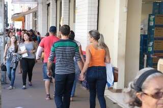 Mesmo com retração de 0,24% na inflação, pessoas deixam de comprar no comércio de Campo Grande.
(Foto: Arquivo)