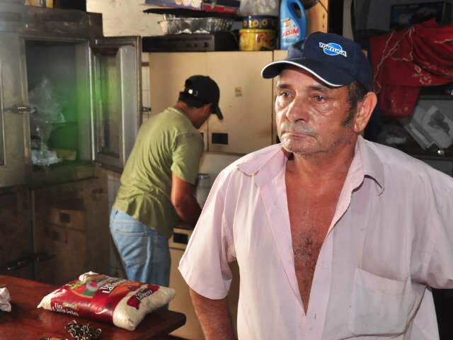  Fam&iacute;lia &eacute; despejada de pr&eacute;dio do antigo albergue noturno da Capital