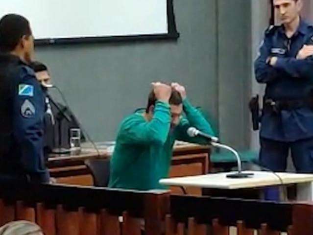 No 10&ordm; j&uacute;ri, Nando se estapeia, chora e pede indeniza&ccedil;&atilde;o por ser preso