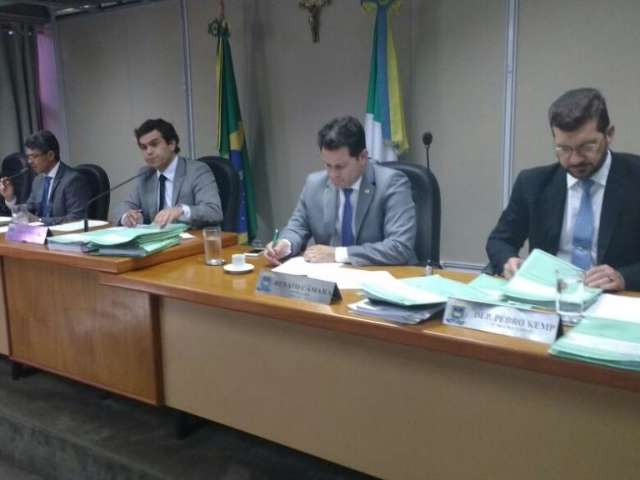 CCJ aprova e or&ccedil;amento com receita de R$ 14 bilh&otilde;es pode ser votado 