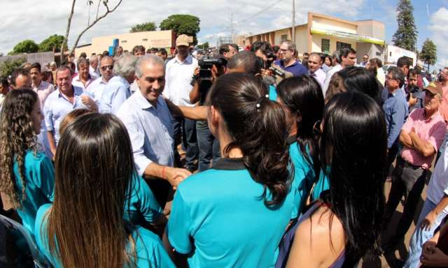 Governador entrega 2 pontes de concreto, vistoria e anuncia obras em Amambai
