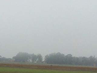O aeroporto em Dourados amanheceu com uma forte neblina e está fechado para pousos e decolagens. (Foto: Direto das Ruas)