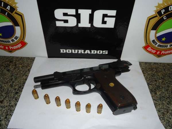 Adolescente &eacute; apreendido com pistola 9 mm ap&oacute;s disparar contra carro 