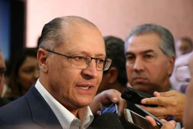 Reinaldo apoia projetos &ldquo;bons&rdquo;, mas manda vice para reuni&atilde;o com Dilma