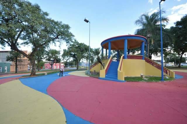 Pra&ccedil;as ganham colorido com frente de obras de revitaliza&ccedil;&atilde;o de espa&ccedil;os p&uacute;lbicos