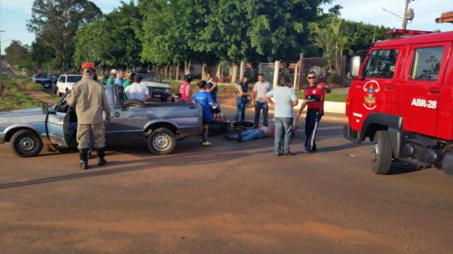Condutor faz convers&atilde;o, n&atilde;o v&ecirc; moto e atropela jovem que fica em estado grave