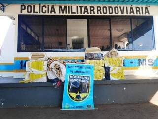 Traficante foge para milharal e abandona 537 kg de maconha 