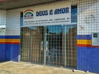 Ladr&otilde;es roubam dinheiro ap&oacute;s quebrar cadeados e invadir igreja