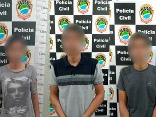 Suspeitos se apresentaram nesta sexta-feira (Foto: Polícia Civil)